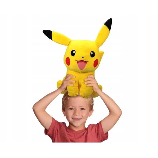 Pokemon - Peluche Pikachu Pokemon 30 centímetros em português é Peluche Charizard Pokemon 30 centímetros. Não há alteração, pois os termos são iguais nos dois idiomas.